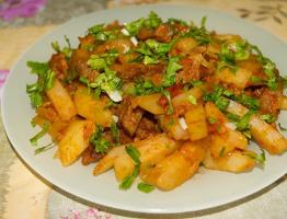 Klassiskt recept och hemligheter bakom matlagningsgrunderna på tatariska