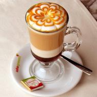 Paano gumawa ng coffee latte ng tama