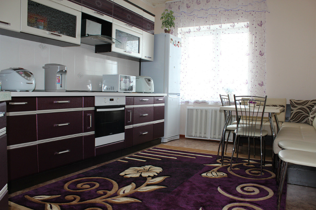 Dizajn fialovej kuchyne (foto) Kombinácia lila a béžovej v kuchyni