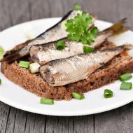 How to use sprat for good, potential harm of sprat in diseases of the stomach