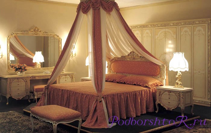 سرير بأربعة أعمدة - تصميم رومانسي ومريح لغرف النوم (78 صورة)