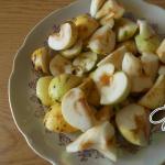 Adjika från äpplen och tomater för vintern: kryddig, söt, syrlig och pikant