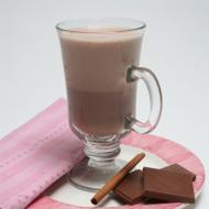 Kakao med mjölk: kalorier, fördelar, förberedelse