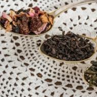Hur skiljer sig svart te från grönt te?