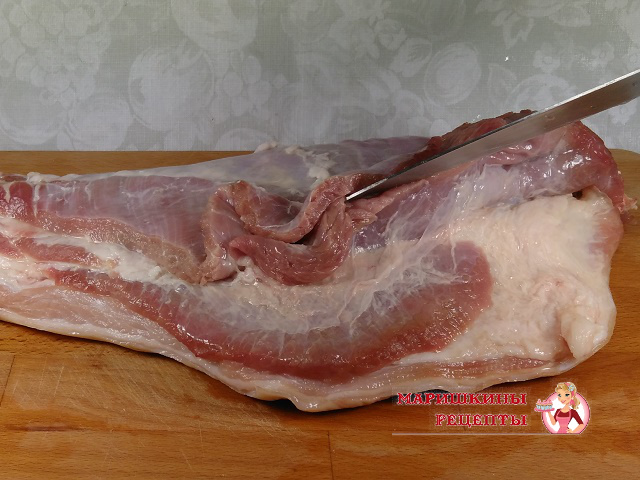 كيفية طبخ لحم الخنزير المدخن بطن لفة في المنزل الدخان