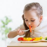 Výživa pre deti s gastritídou: ako ju urobiť nielen zdravou, ale aj chutnou Dieťa neje akútnu gastritídu