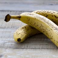 Hur man lagrar bananer för att hindra bananer från att bli svarta