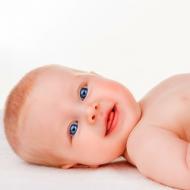 Vad ska man göra om en nyfödd pojkes testiklar inte sjunker