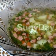 Supë e gjelbër bizelesh: e freskët dhe e ngrirë
