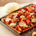 البيتزا على الكفير: وصفة خطوة بخطوة للعجينة السريعة والحشوة اللذيذة