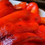 Roasted peppers with garlic: snacks and zaimu reserves