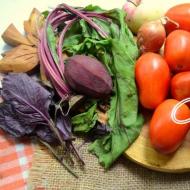 سلطة النظام الغذائي مع البنجر والطماطم